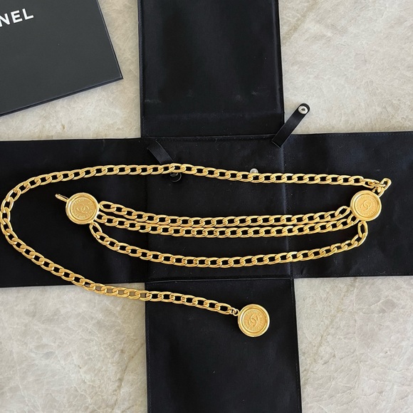 CHANEL ✨ MINT CONDITION ✨ 1980’s Rue Cambon 22k Gold Plated Triple Chain Belt - Picture 3 of 9